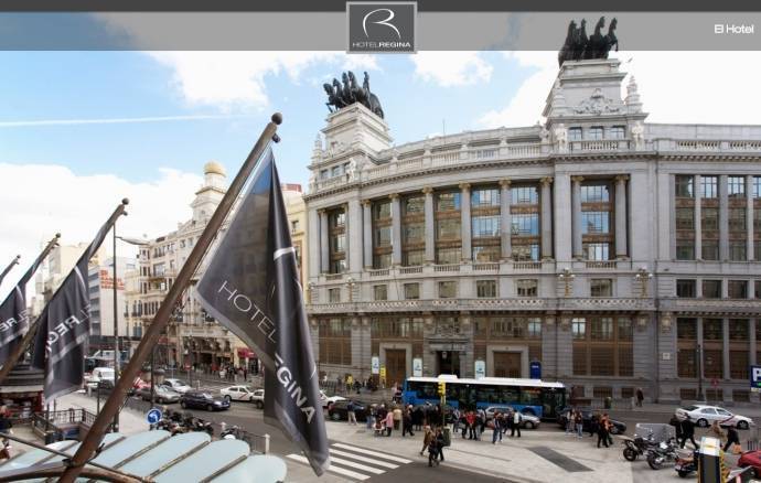 SOFÁS CAMA DE LA MARCA CRUCES EN EL HOTEL REGINA DE MADRID Sofá cama gemelas Hotel Regina de Madrid Sofá cama doble para hoteles sofás cama dobles para hotel Regina de Madrid. Sofás camas Cruces Hotel Regina Madrid puff cama para hoteles puff cama cama Cruces en Hotel Regina de Madrid.