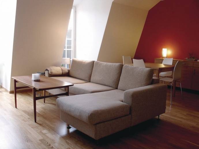 ¿Qué ventajas tiene un sofá cama con chaise longue para el salón?
