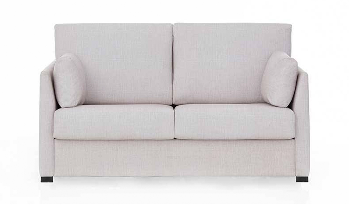 Sofá cama elegante y funcional con colchón HR de alta densidad, apertura fácil sin mover almohadones, ideal para aprovechar al máximo espacios reducidos. Diseño frontal.