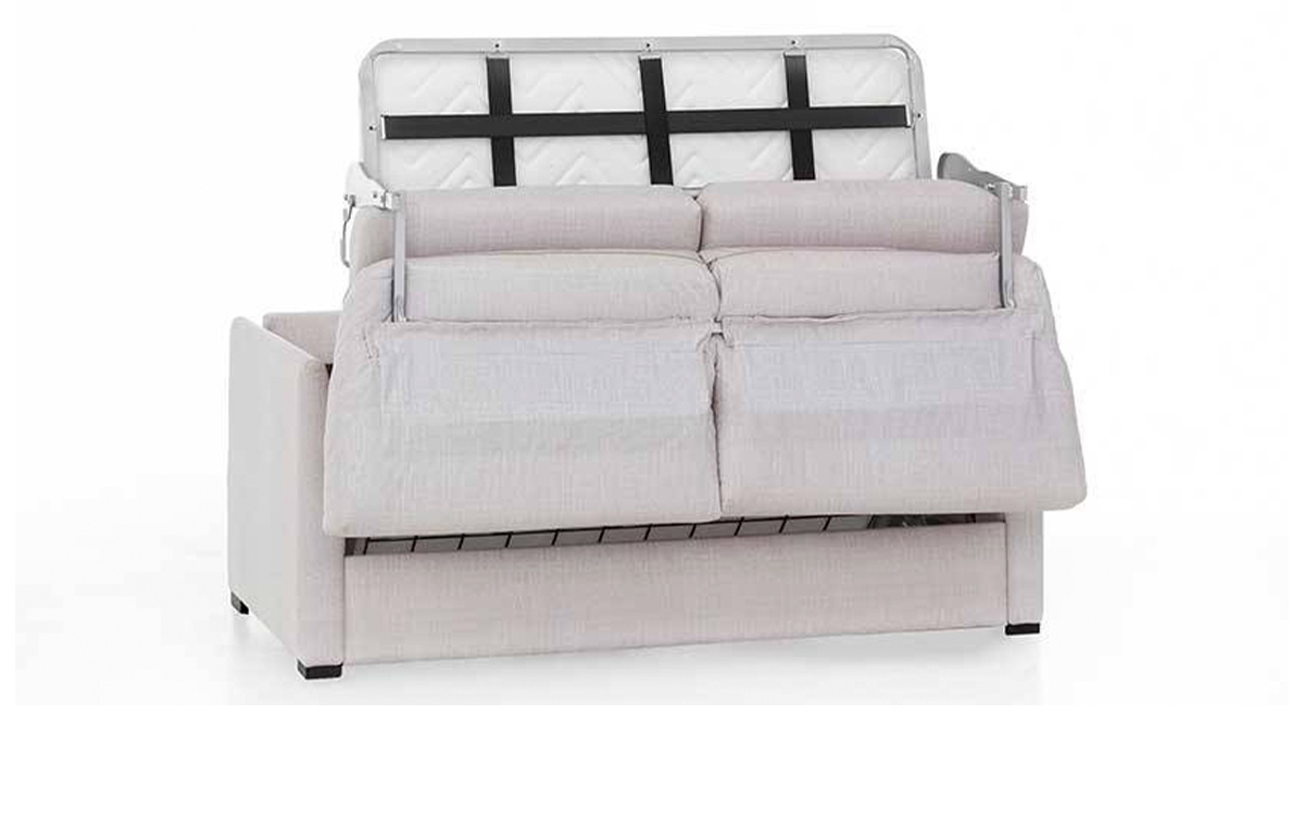 Sofá cama elegante y funcional con colchón HR de alta densidad, apertura fácil sin mover almohadones, ideal para aprovechar al máximo espacios reducidos. Diseño medio abierto.