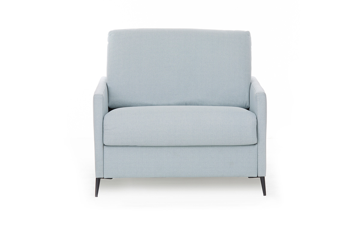 Sillón cama compacto con brazo estrecho, apertura italiana y colchón HR para uso diario. Diseño frontal.
