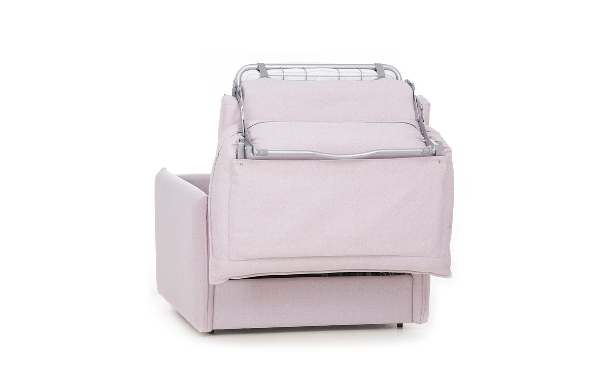 Sillón cama compacto y elegante de 70x190 con colchón HR y detalles decorativos, ideal para diario. Diseño medio abierto.