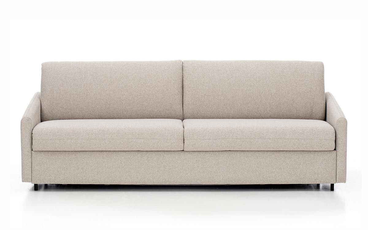 Sofá cama de apertura horizontal con cama de matrimonio, ideal para habitaciones estrechas, resistente, cómodo y fácil de usar sin mover los almohadones. Diseño frontal.