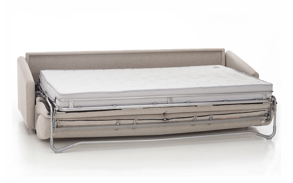 Sofá cama de apertura horizontal con cama de matrimonio, ideal para habitaciones estrechas, resistente, cómodo y fácil de usar sin mover los almohadones. Diseño abierto.