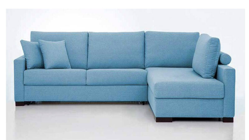 Sofá cama con chaise longue y brazo estrecho, cama de matrimonio, tercera cama opcional y amplio espacio de almacenaje. Diseño frontal