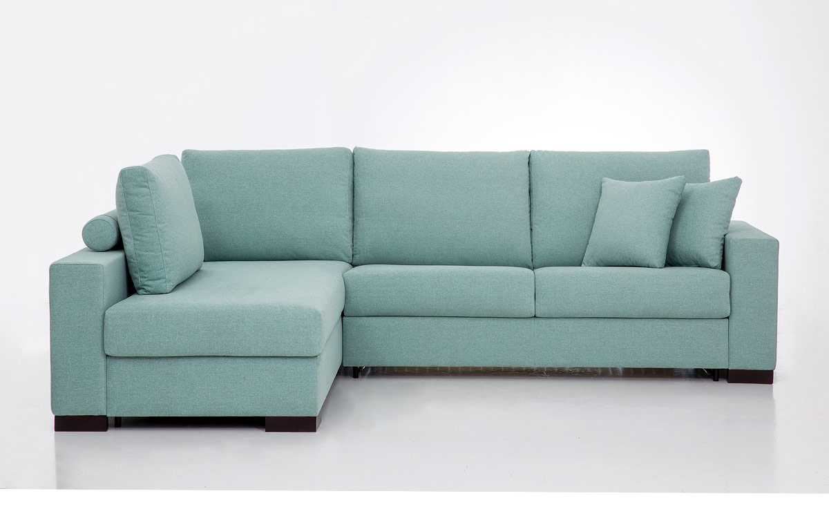 Sofá cama con chaise longue y tercera cama independiente, ideal para tres personas, con almacenaje y colchón confortable. Diseño frontal.
