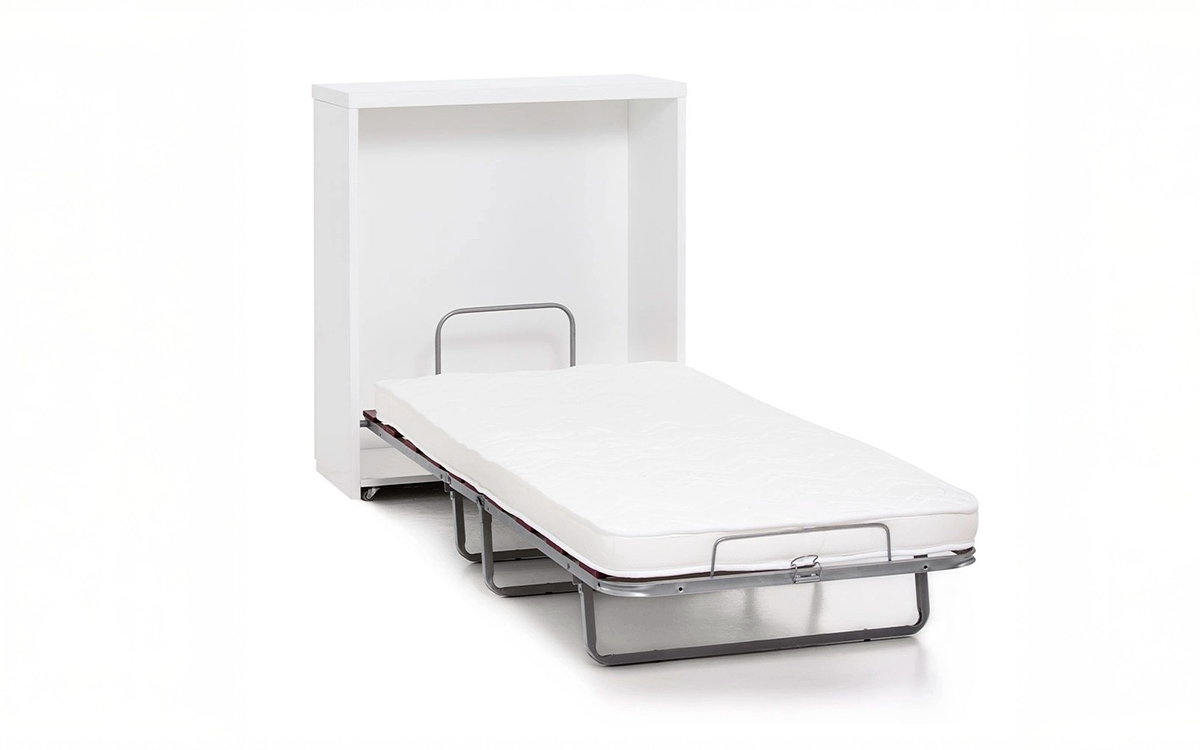 Mueble lacado móvil tipo cómoda con cama plegable integrada.
